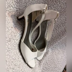 Worthington heels in white, cute and comfortable. Size 6